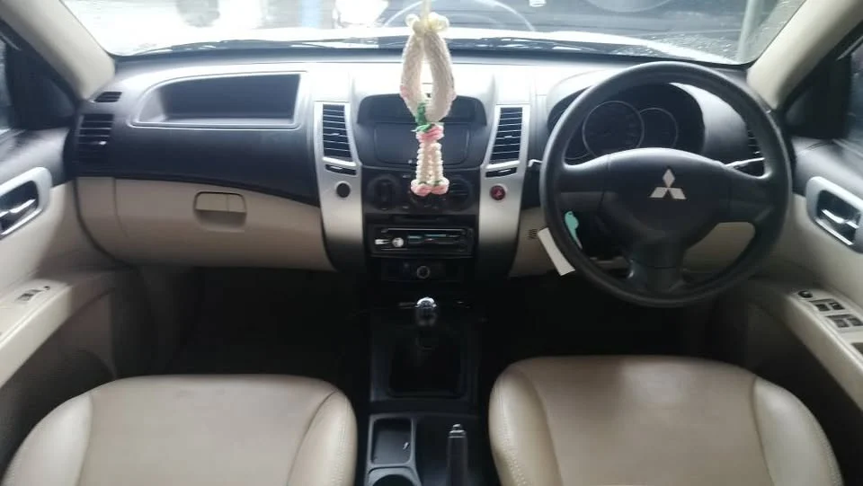 2012 Mitsubishi Pajero Sport II 2