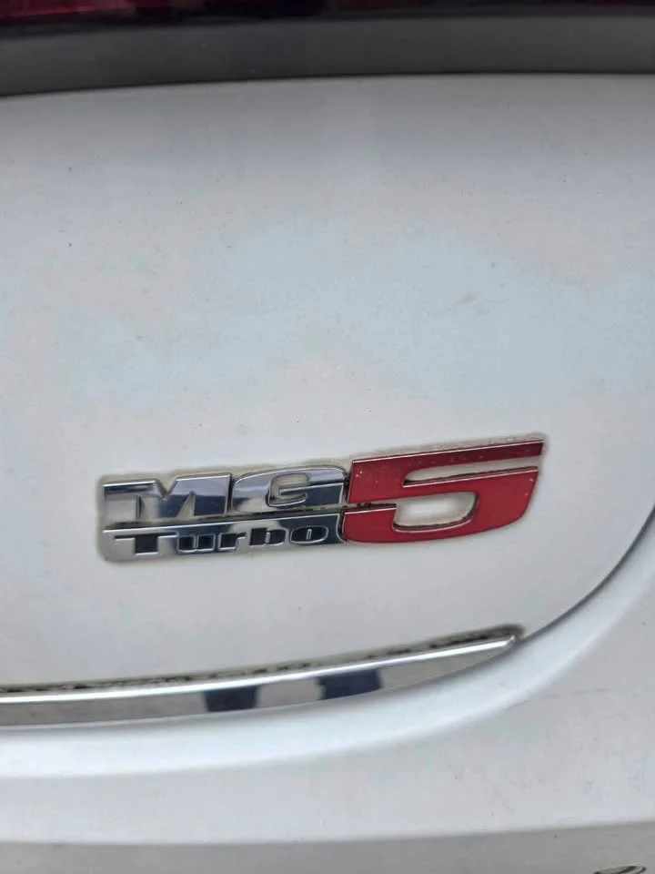 2015 MG 5 I  2