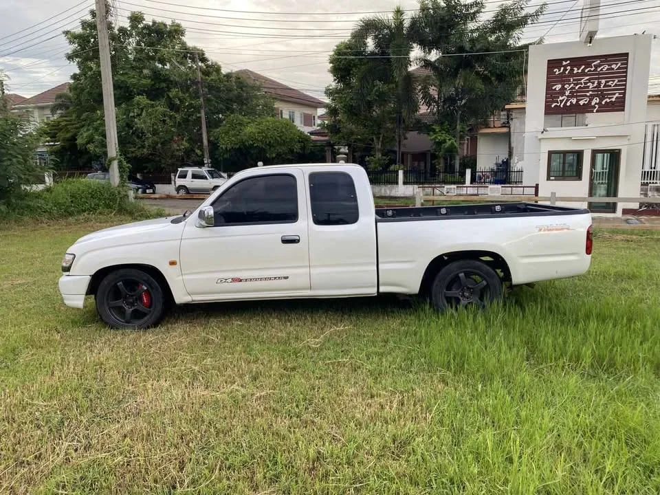 2004 Toyota Hilux Tiger VI 2