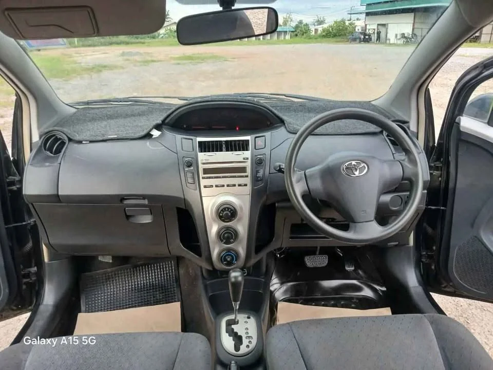 2009 Toyota Yaris II 2
