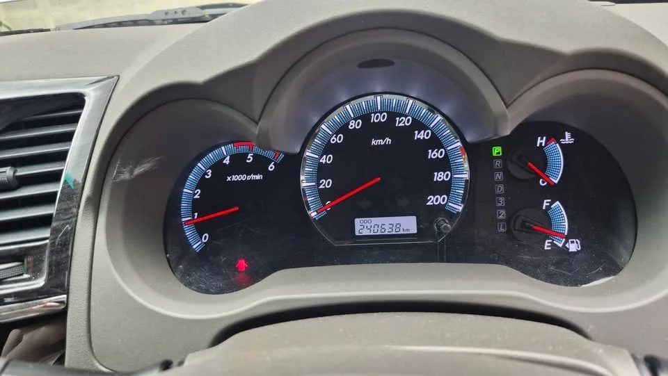 2011 Toyota Fortuner I 3