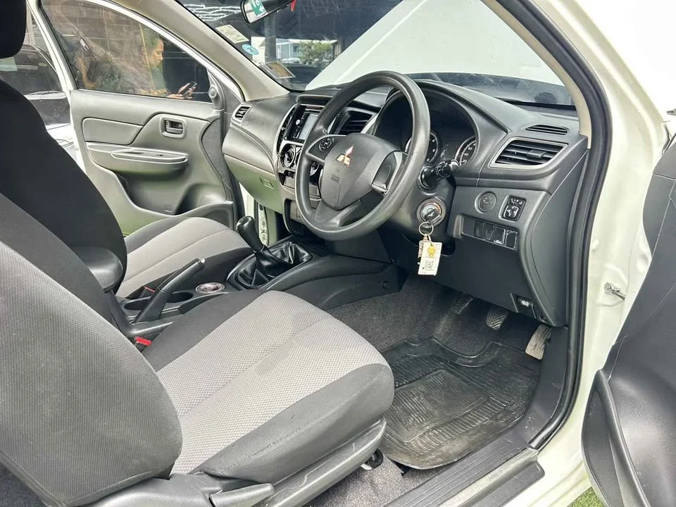 2022 Mitsubishi Triton V 3