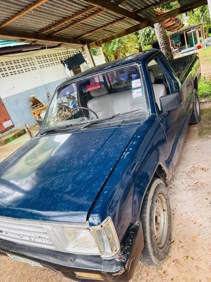 1990 Mitsubishi Triton II 3