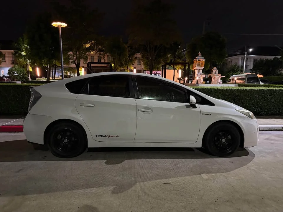 2011 Toyota Prius III 2