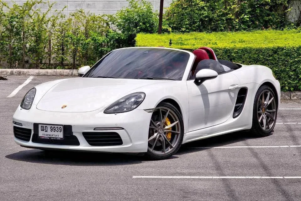 2016 Porsche 718 Boxster and Cayman IV 3