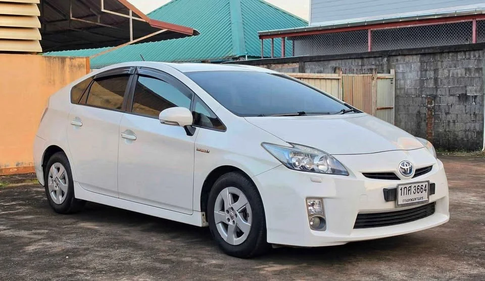 2011 Toyota Prius III 2