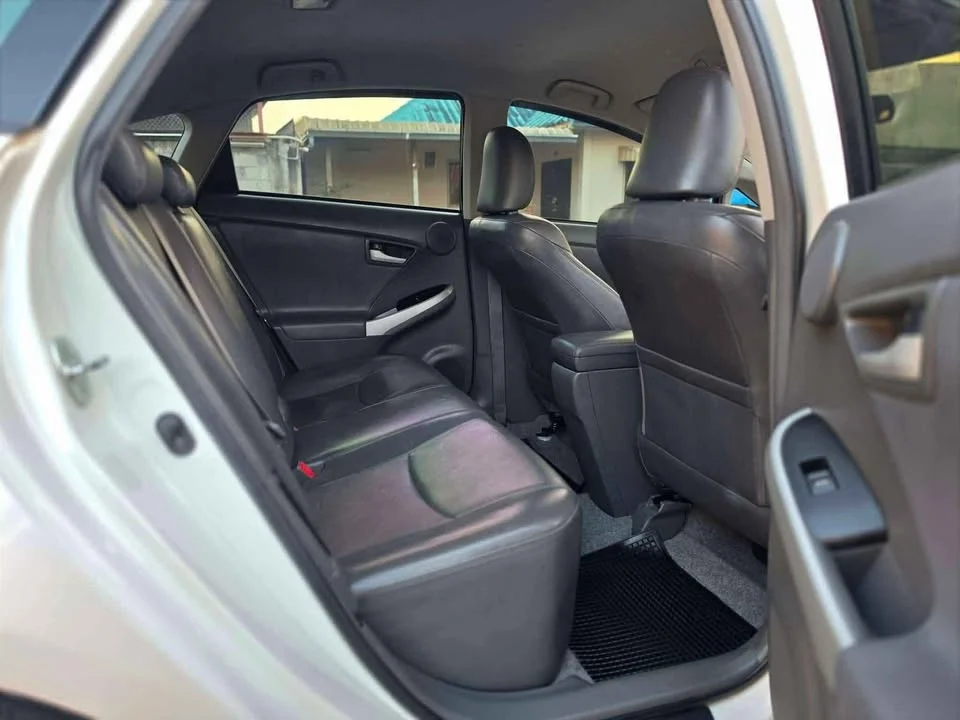 2011 Toyota Prius III 3