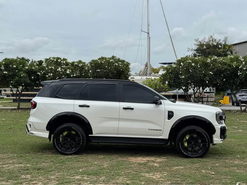 2022 Ford Everest III 2