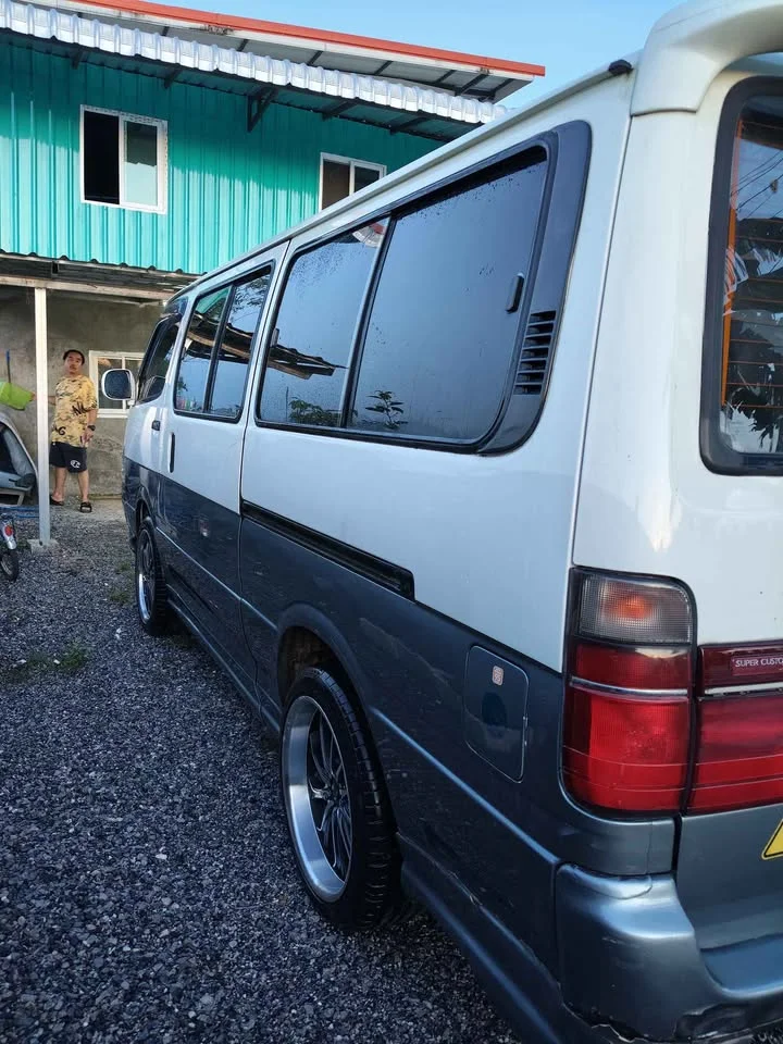 2001 Toyota Commuter IV (H100) 2