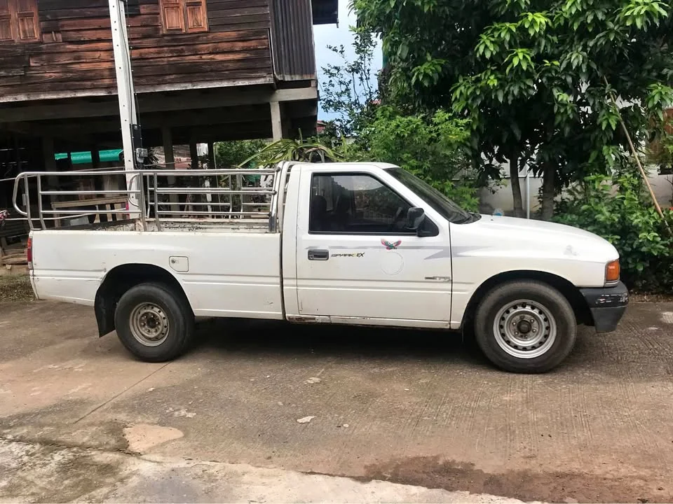 1992 Isuzu TFR III 2