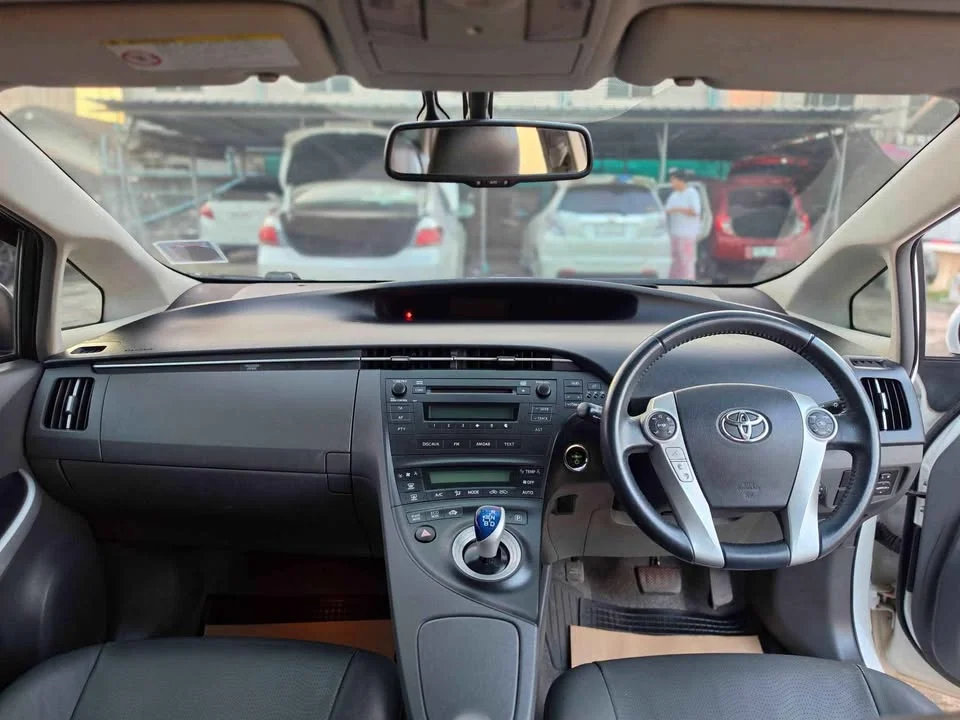 2011 Toyota Prius III 3