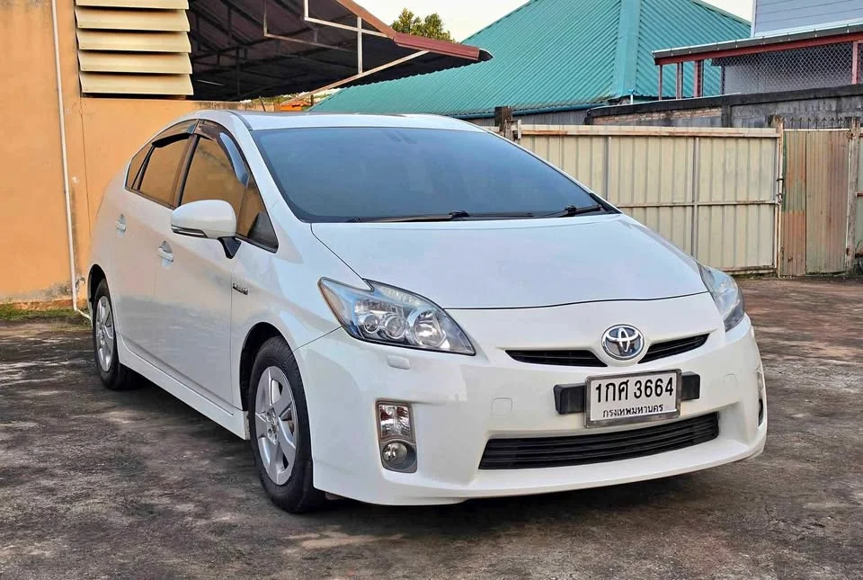 2011 Toyota Prius III 2