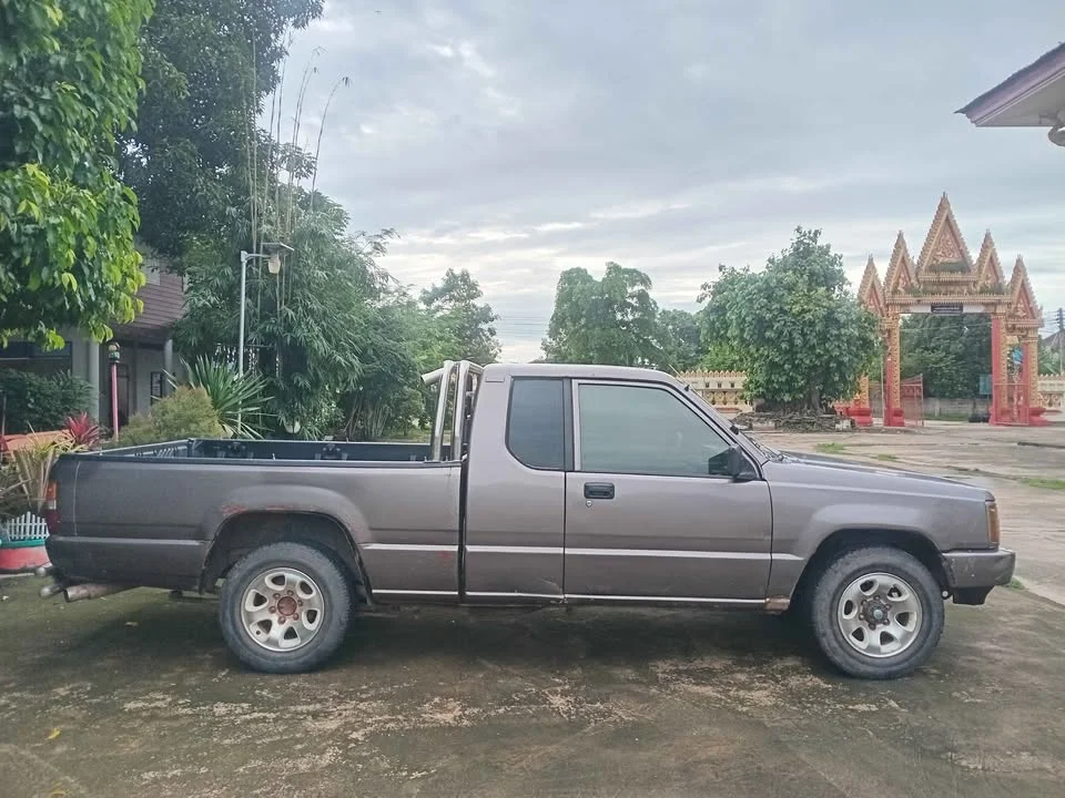 1994 Mitsubishi Triton II 2