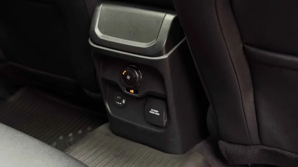 2024 Ford Everest III 2