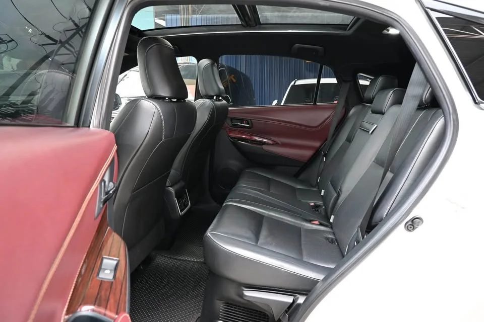 2015 Toyota Harrier III 2