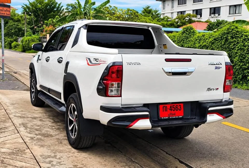 2016 Toyota Hilux VIII 2