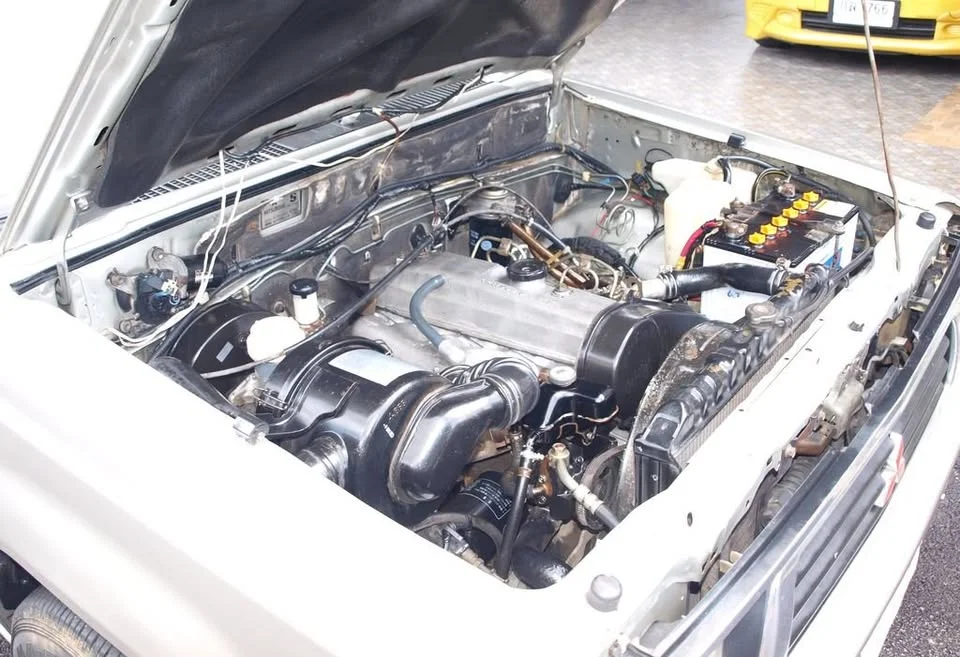 1996 Mitsubishi Triton II 2