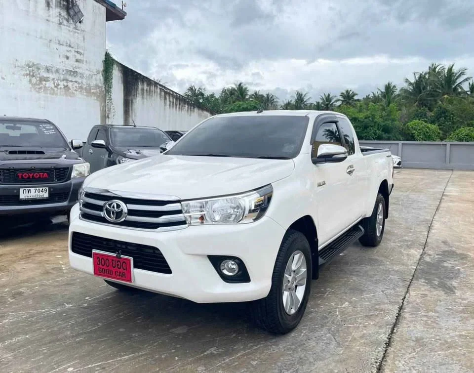2017 Toyota Hilux VIII 2