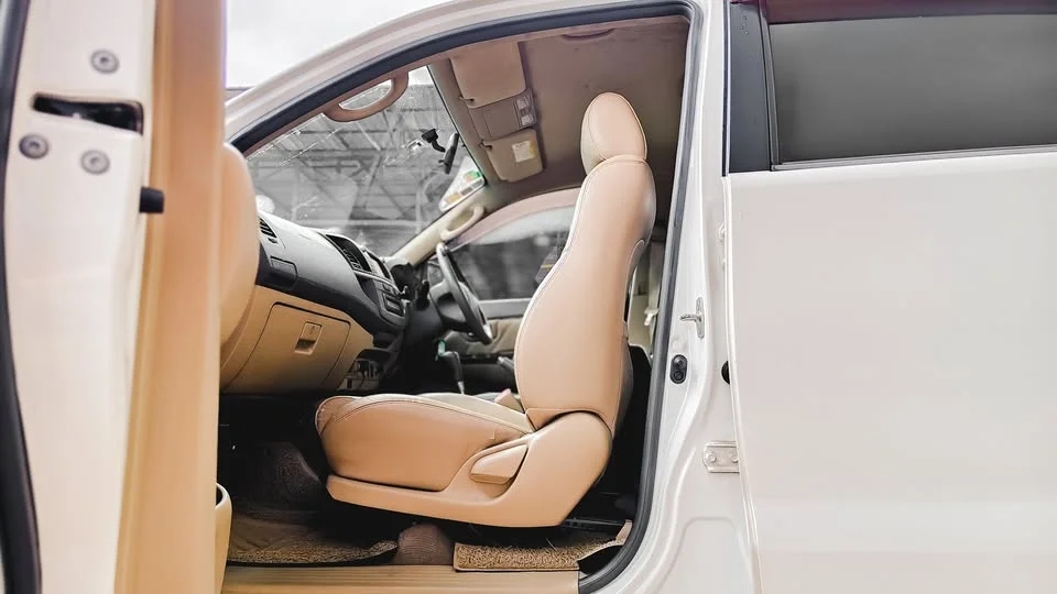 2011 Toyota Fortuner I 3