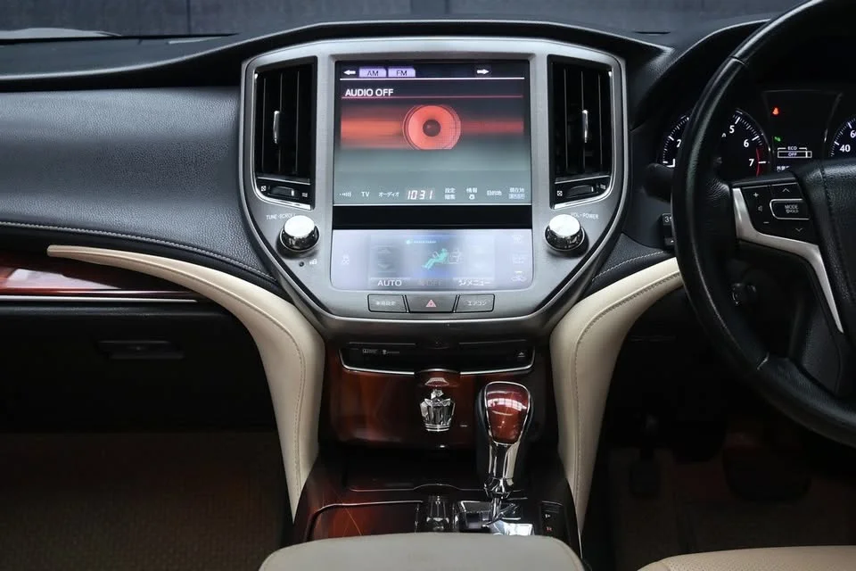 2014 Toyota Crown XIV (S210) 3