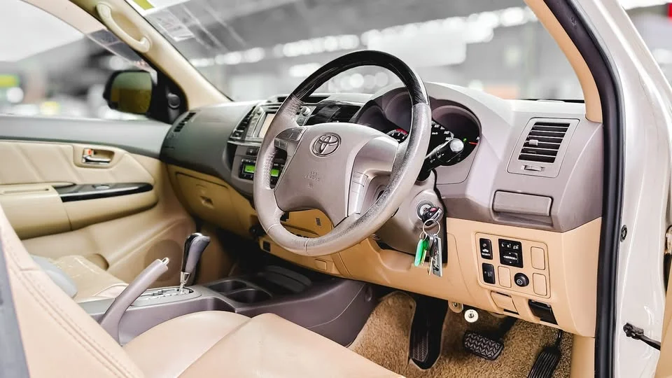 2011 Toyota Fortuner I 3