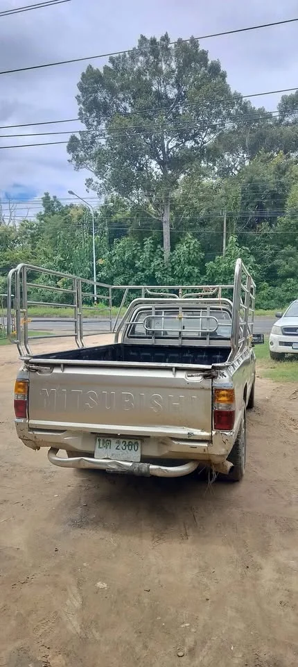 1998 Mitsubishi Triton II 2