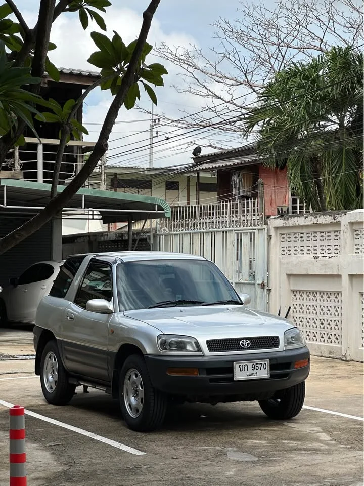 1997 Toyota RAV4 I 3