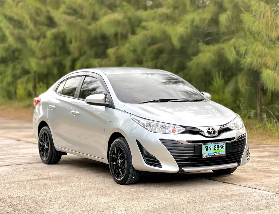 2017 Toyota Yaris ATIV III 3