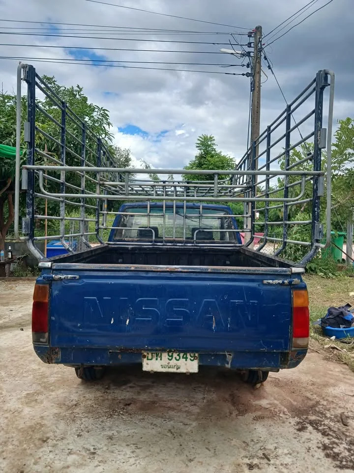 1990 Nissan Big M D21 3