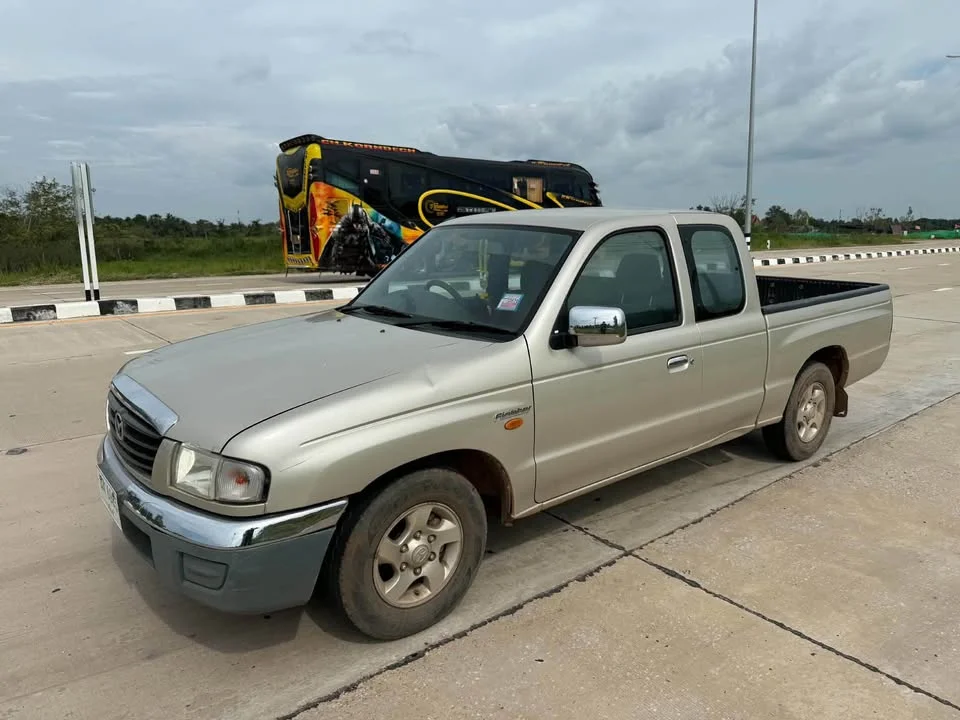 2004 Mazda 2500 Fighter V 2