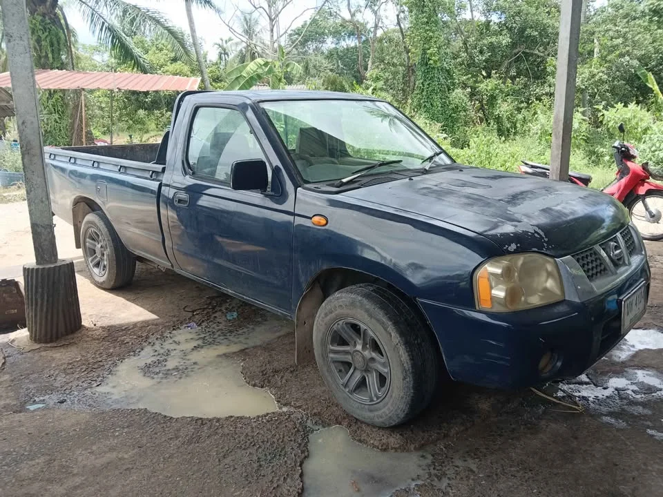 2003 Nissan Frontier I 3