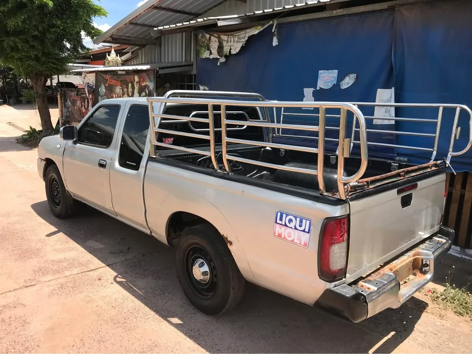 2003 Nissan Frontier I 3