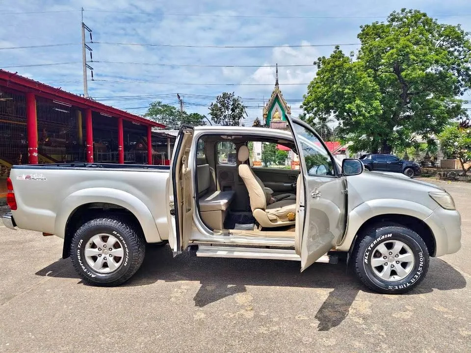2012 Toyota Hilux VII 2