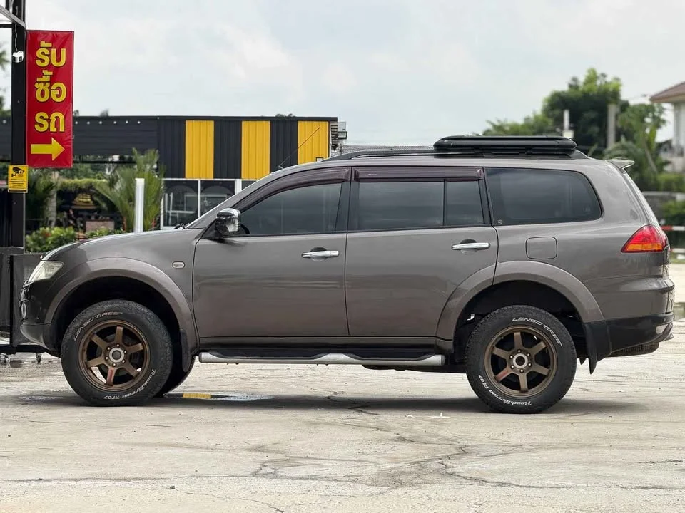 2011 Mitsubishi Pajero Sport II 2