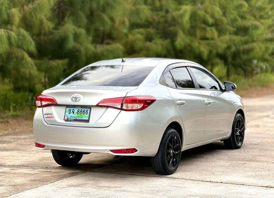 2017 Toyota Yaris ATIV III 2