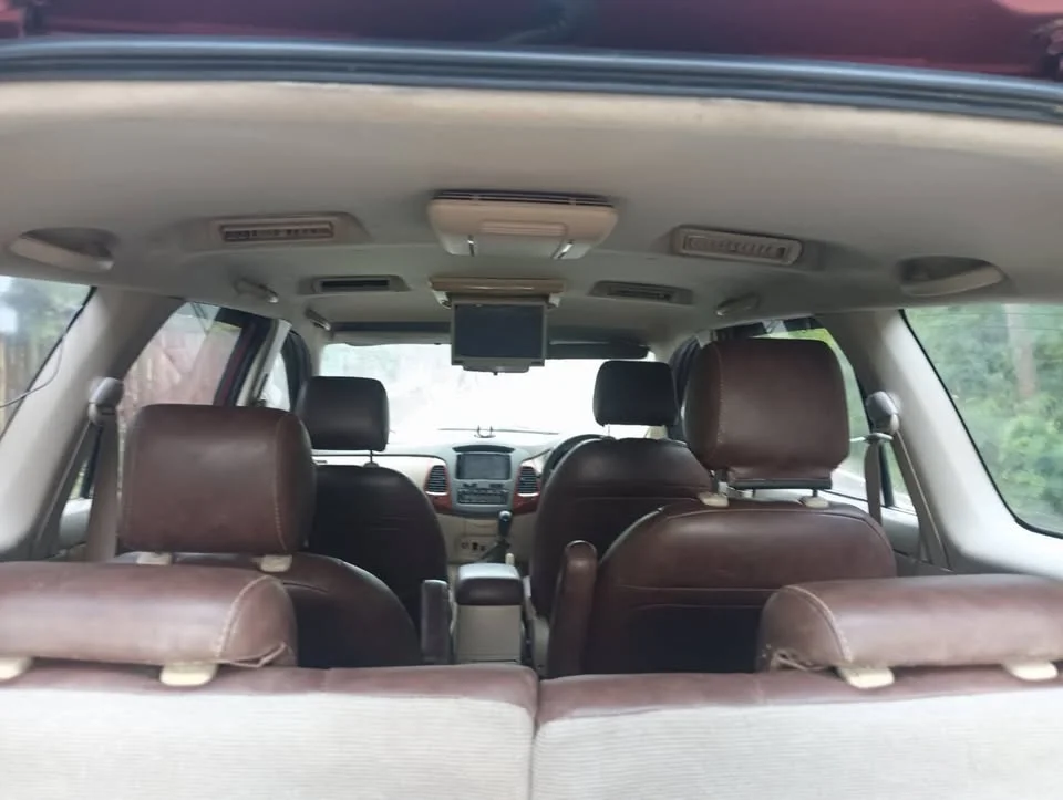 2010 Toyota Innova I 2