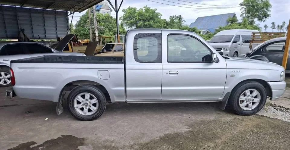 2005 Mazda 2500 Fighter V 2