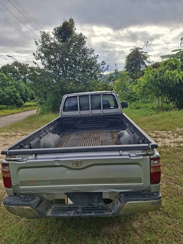 2003 Toyota Hilux Tiger VI 2