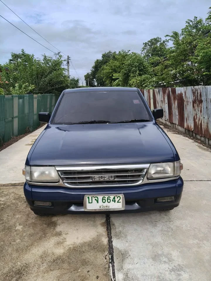 1996 Isuzu TFR III 2