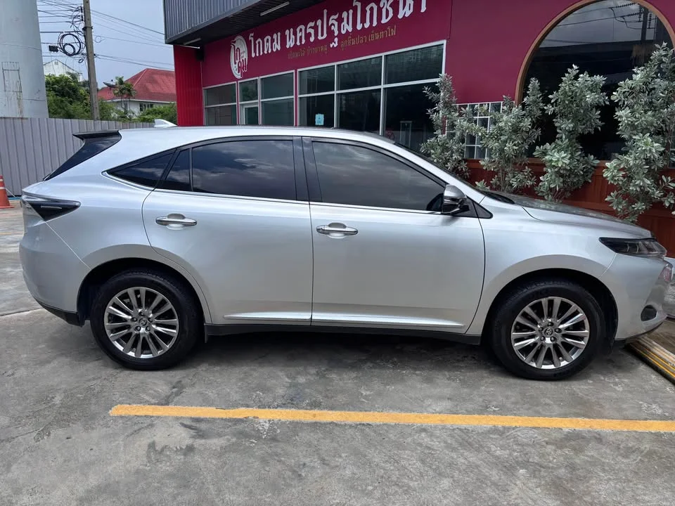 2014 Toyota Harrier III 3