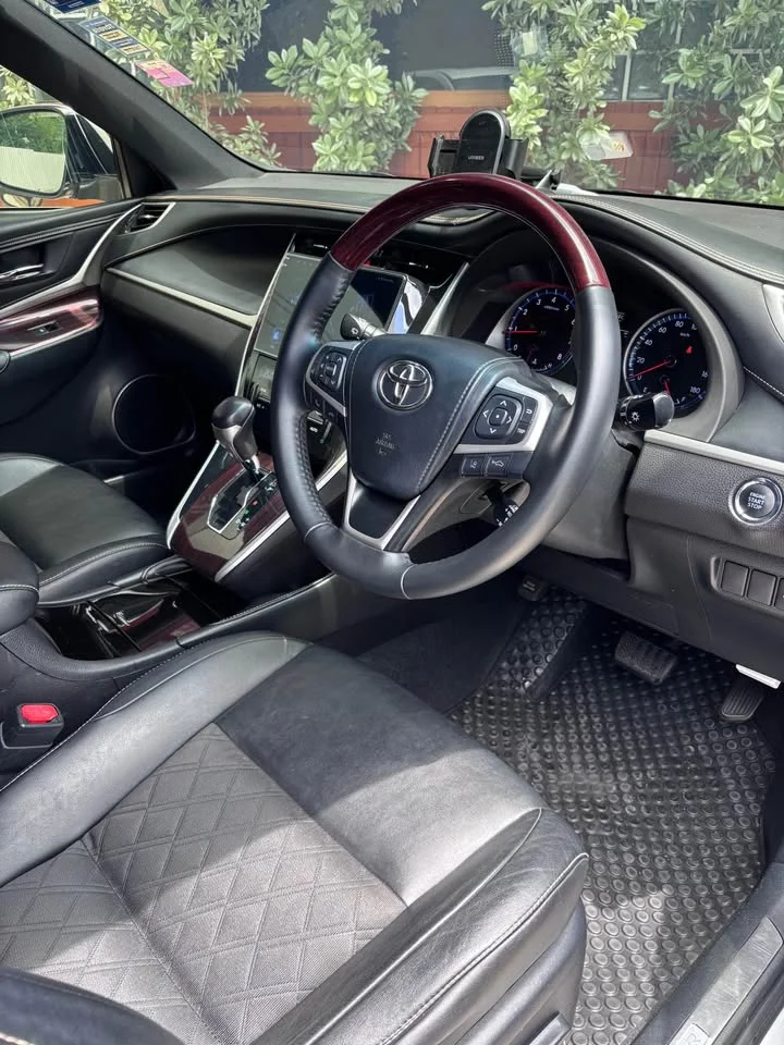 2014 Toyota Harrier III 2