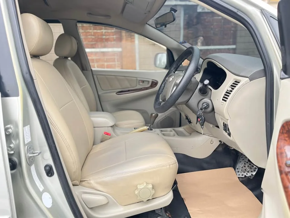 2013 Toyota Innova I 2