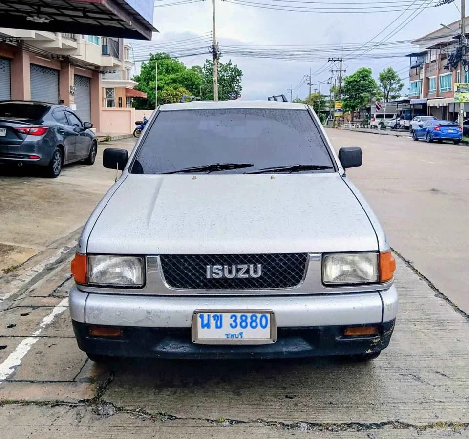 1992 Isuzu TFR III 3