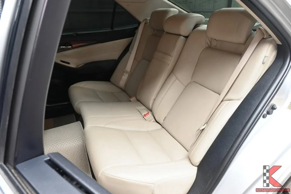 2014 Toyota Crown Majesta VI (S210) 3