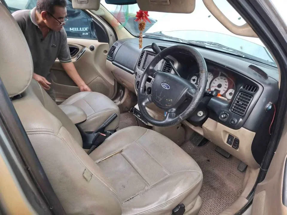 2005 Ford Escape I 3