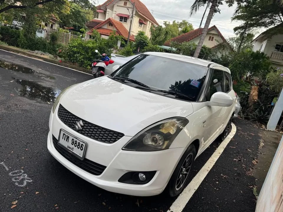 2013 Suzuki Swift II 3