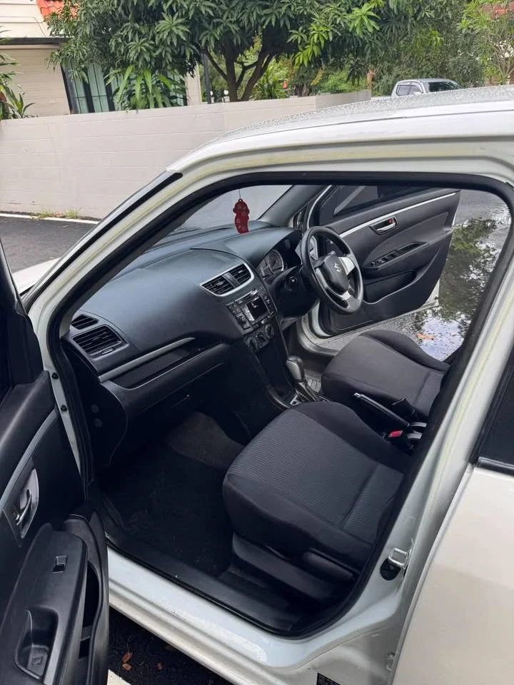 2013 Suzuki Swift II 2