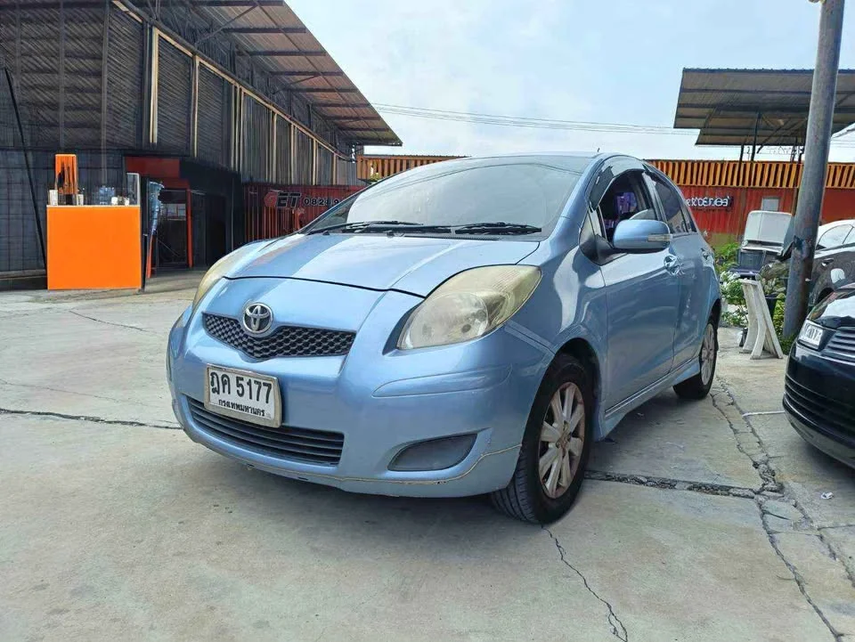 2010 Toyota Yaris II 2