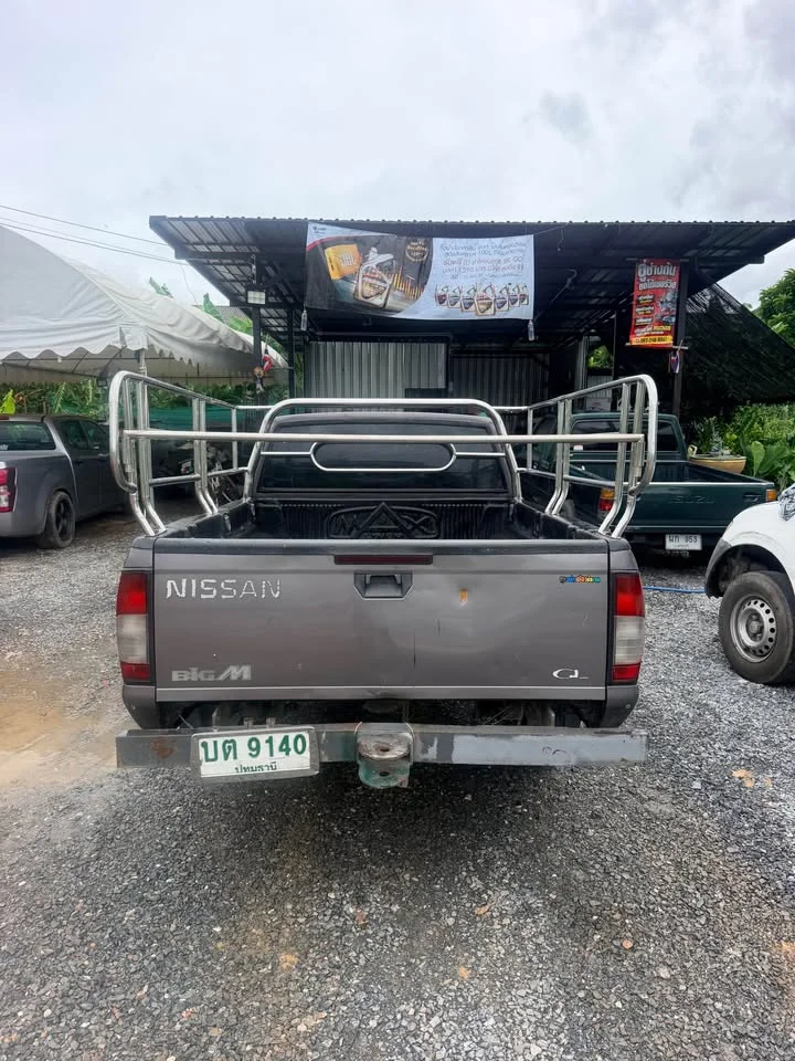2000 Nissan Frontier I 3