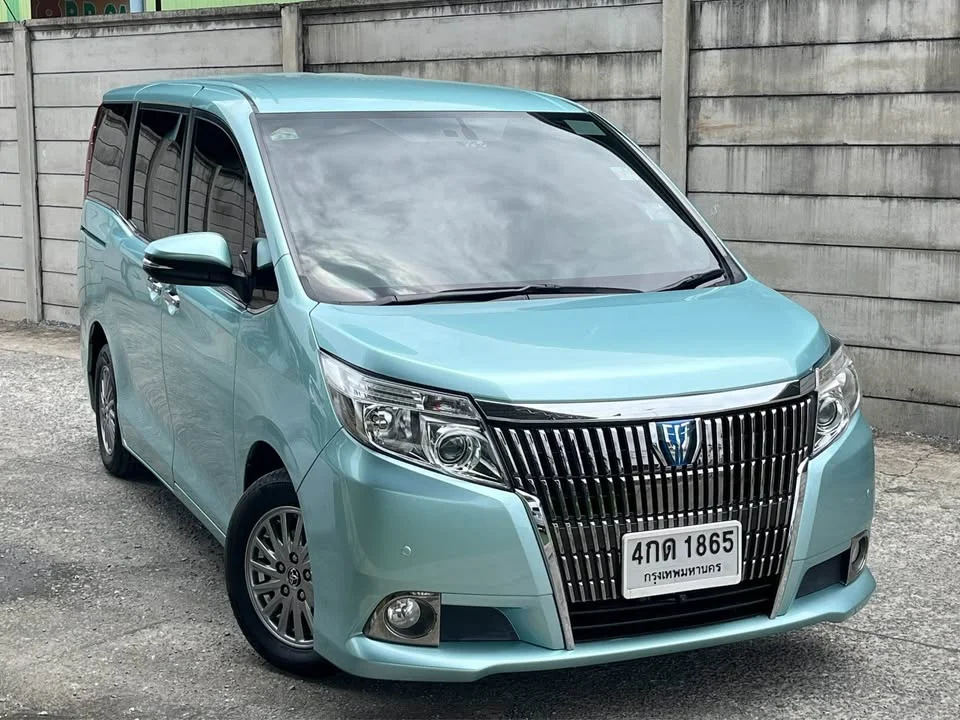 2015 Toyota Voxy III 3